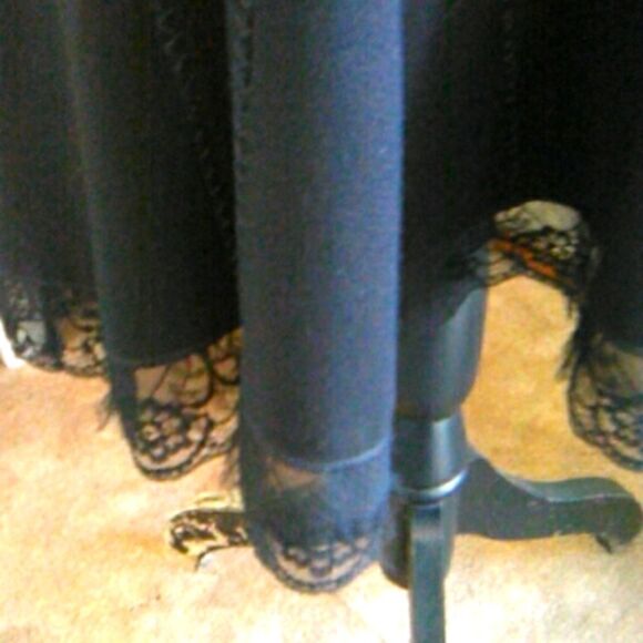 Elie Tahari Black Gusseted Full Skirt - Picture 3 of 14